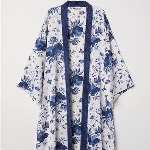 H&M Floral Satin Crepe Kimono Blue & White